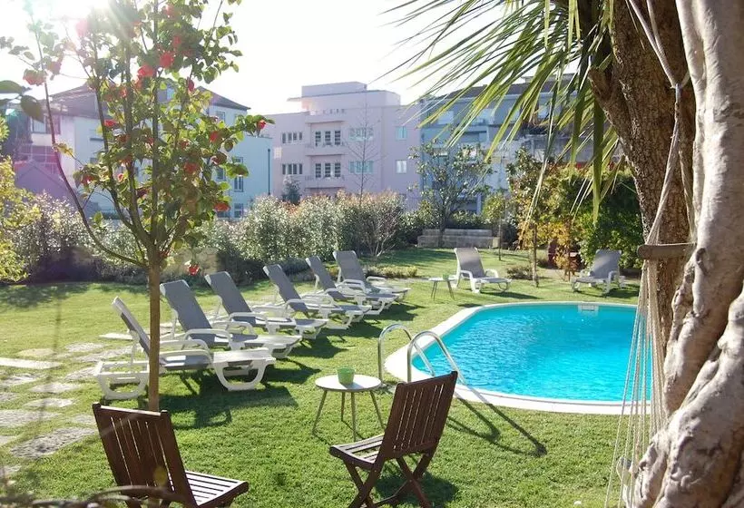 استودیو استاندارد با چشم‌انداز استخر, Aparthotel Oporto Alves Da Veiga