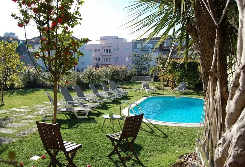 استودیو استاندارد با چشم‌انداز استخر, Aparthotel Oporto Alves Da Veiga