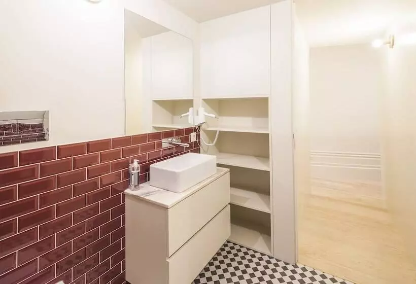 استودیو استاندارد با چشم‌انداز استخر, Aparthotel Oporto Alves Da Veiga