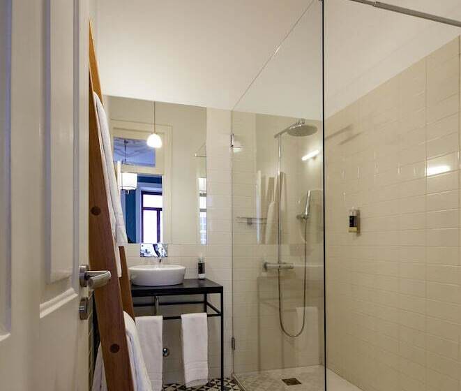 1 Bedroom Apartment with Balcony Pool View, Aparthotel Oporto Alves Da Veiga