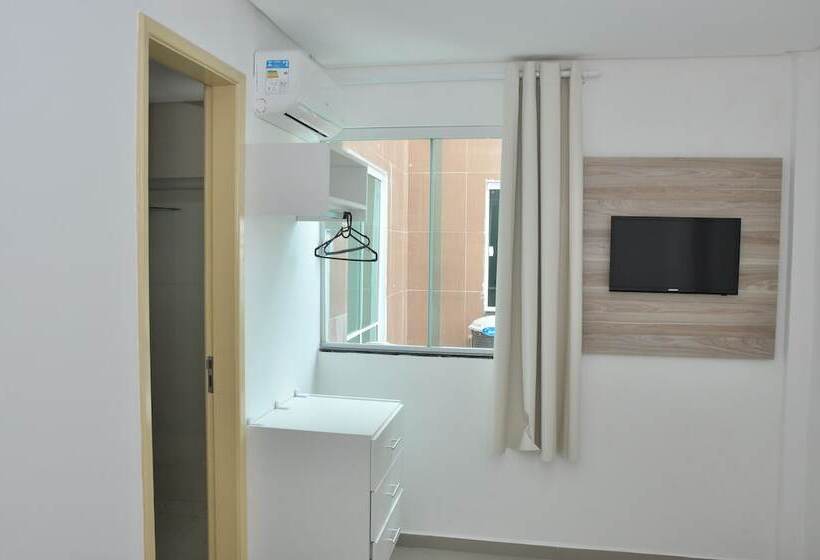 带阳台的三人标准间, Pousada Salvador