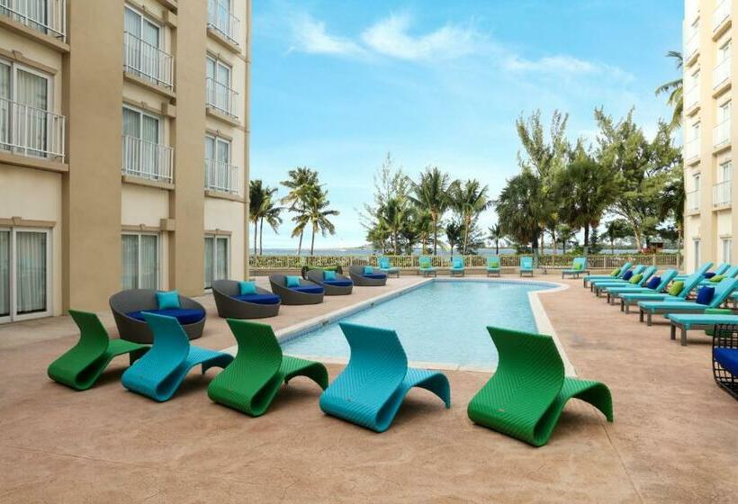 اتاق استاندارد با تخت بزرگ, Courtyard By Marriott Nassau Downtown/junkanoo Beach