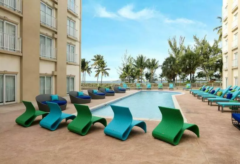 اتاق استاندارد با تخت بزرگ, Courtyard By Marriott Nassau Downtown/junkanoo Beach