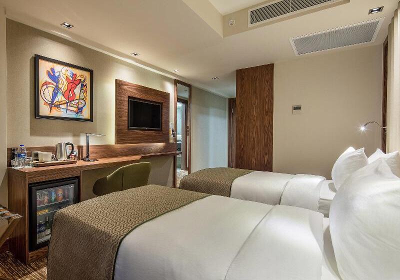 اتاق استاندارد با چشم‌انداز دریا, Holiday Inn Antalya   Lara, An Ihg