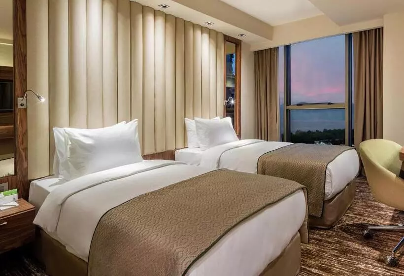 اتاق استاندارد با چشم‌انداز دریا, Holiday Inn Antalya   Lara, An Ihg