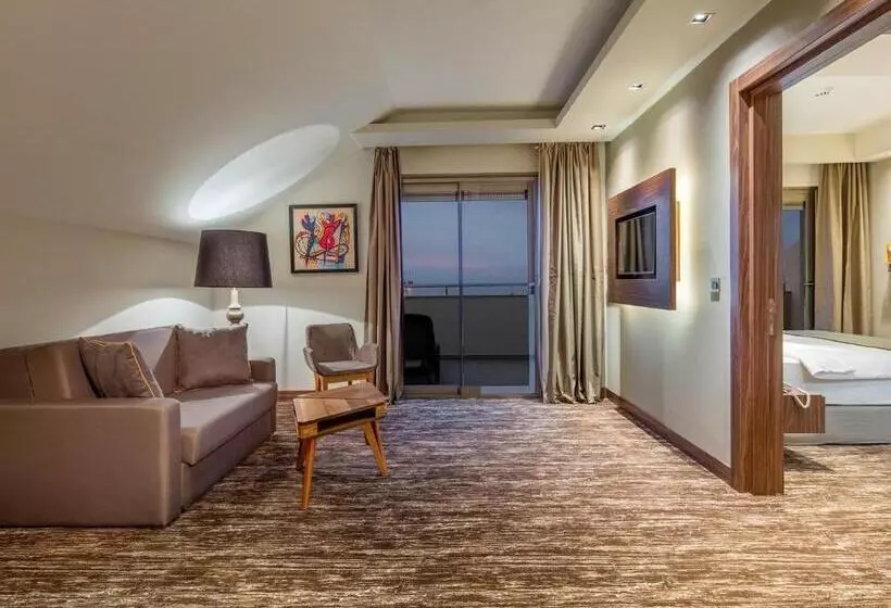 سوییت, Holiday Inn Antalya   Lara, An Ihg