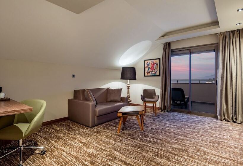 سوییت با چشم‌انداز دریا, Holiday Inn Antalya   Lara, An Ihg