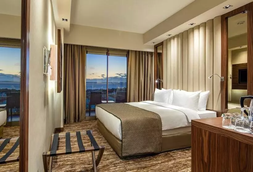 سوییت با چشم‌انداز دریا, Holiday Inn Antalya   Lara, An Ihg