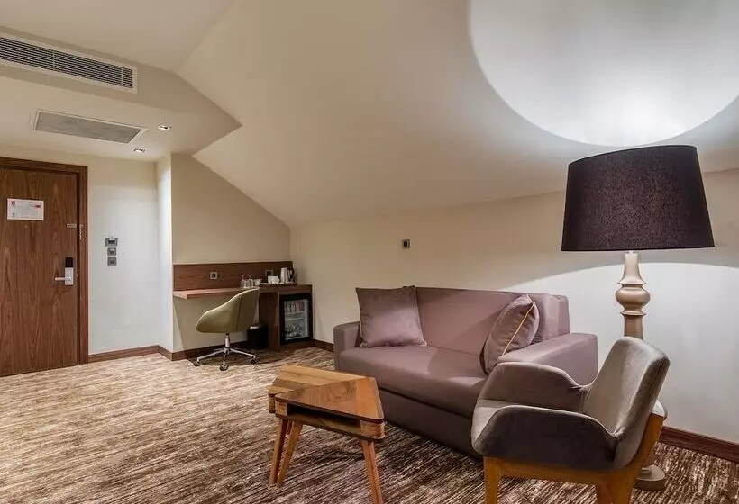 سوییت با چشم‌انداز دریا, Holiday Inn Antalya   Lara, An Ihg