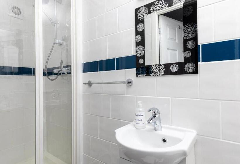 اتاق خانوادگی, Kenton