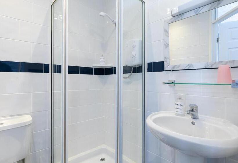 اتاق خانوادگی, Kenton