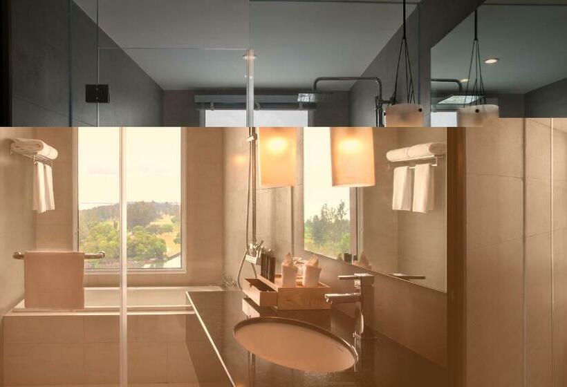 キングサイズベッドのデラックスルーム, Pullman Miri Waterfront