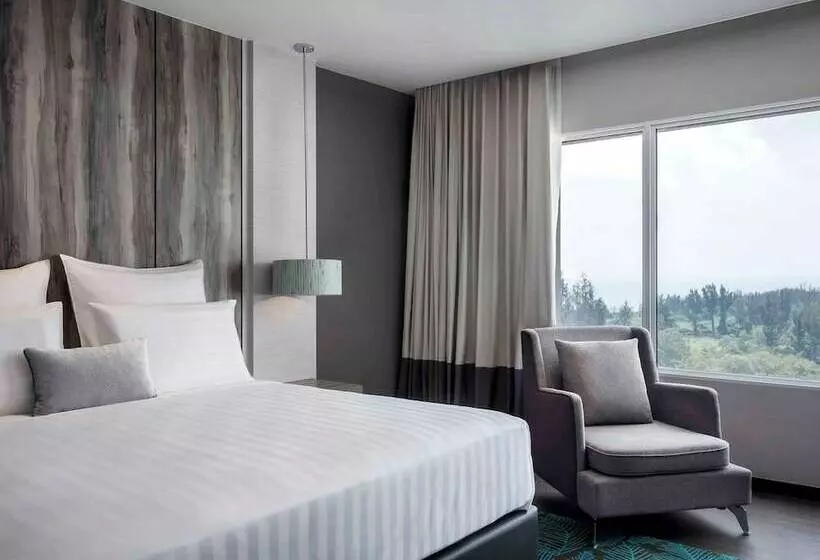 اتاق لوکس با چشم‌انداز دریا, Pullman Miri Waterfront
