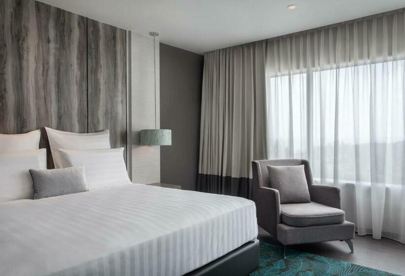 キングサイズベッドのデラックスルーム, Pullman Miri Waterfront