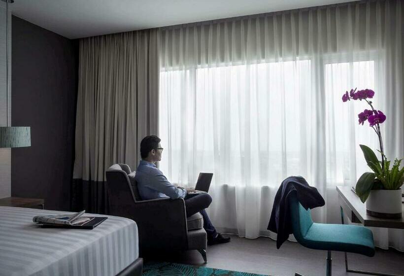스탠다드 룸 킹사이즈 침대, Pullman Miri Waterfront