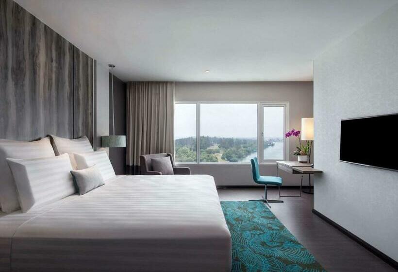 キングサイズベッドのデラックスルーム, Pullman Miri Waterfront