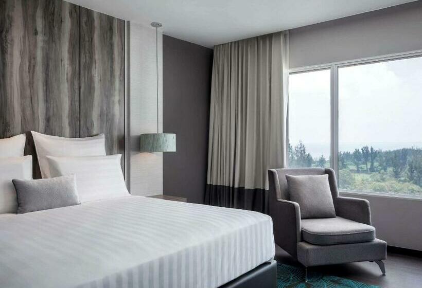 스탠다드 룸 킹사이즈 침대, Pullman Miri Waterfront
