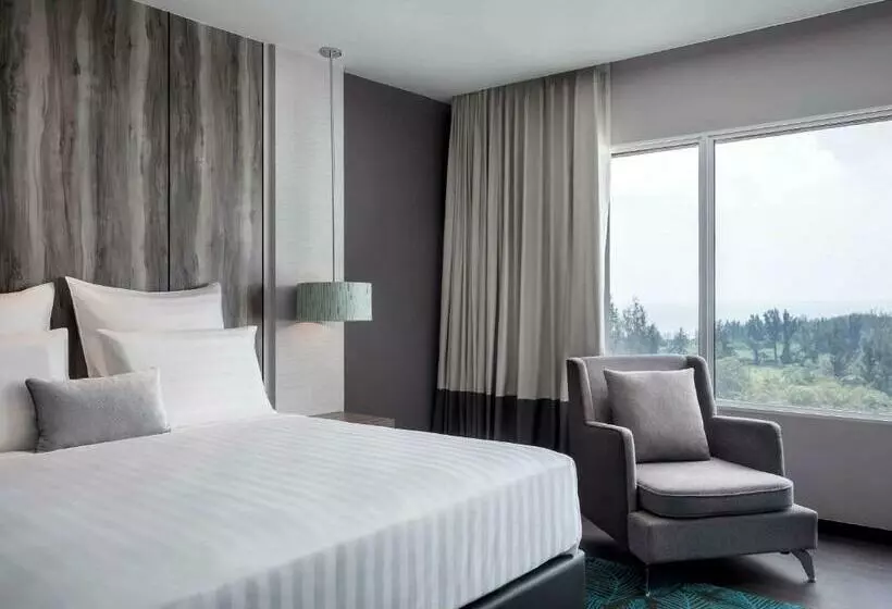 اتاق لوکس با تخت بزرگ, Pullman Miri Waterfront