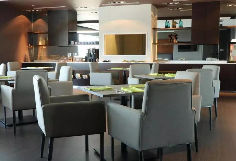 اتاق لوکس با چشم‌انداز دریا, Pullman Miri Waterfront