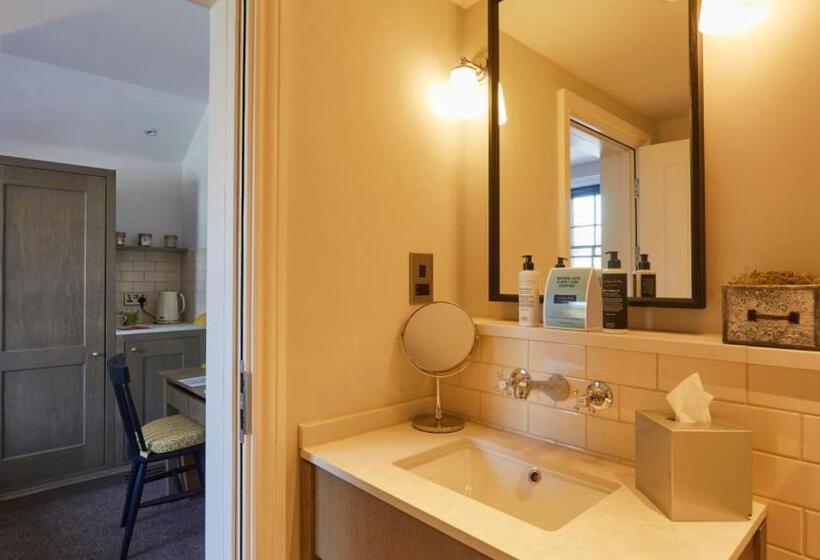 基本间, The Swan, Streatley, Berkshire