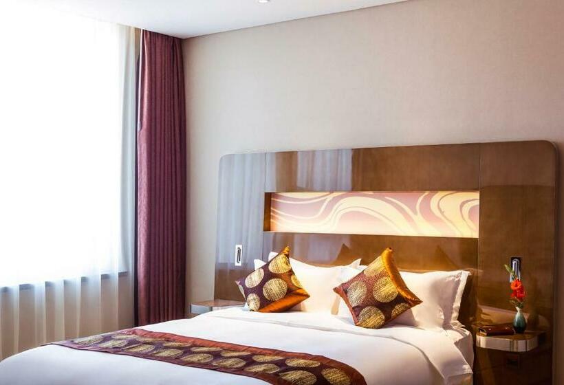 キングサイズベッドのスーペリアルーム, Novotel Daqing Haofang