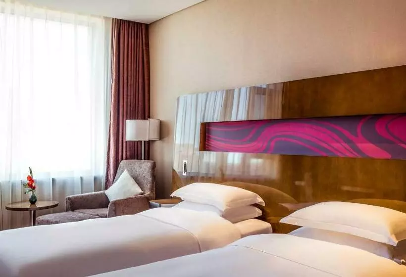 キングサイズベッドのデラックスルーム, Novotel Daqing Haofang