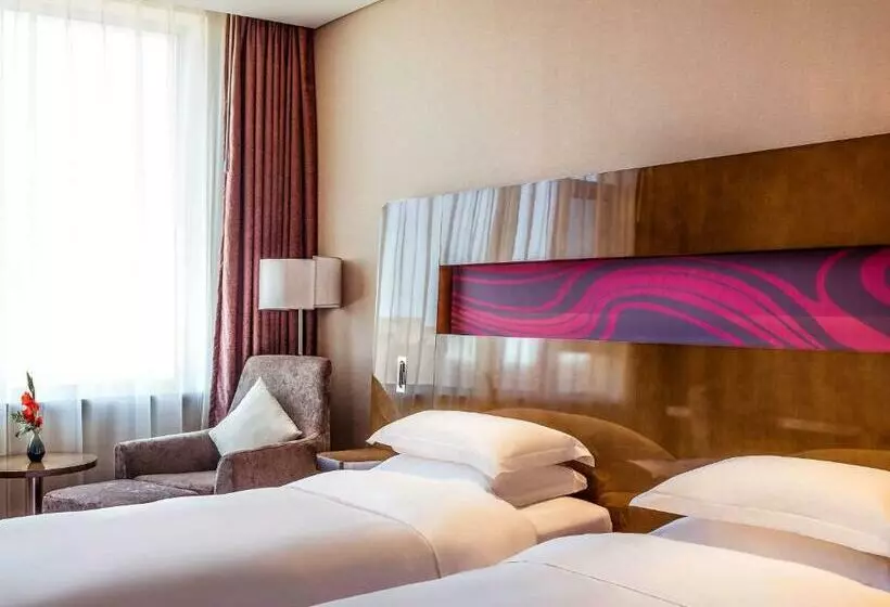 キングサイズベッドのデラックスルーム, Novotel Daqing Haofang