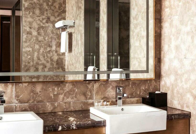 キングサイズベッドのデラックスルーム, Novotel Daqing Haofang