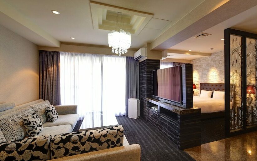 Номер Executive, Secret House Makishi