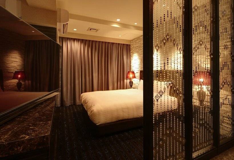 Номер Executive, Secret House Makishi