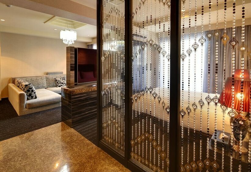 Номер Executive, Secret House Makishi