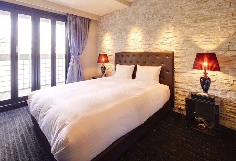 Номер Executive, Secret House Makishi