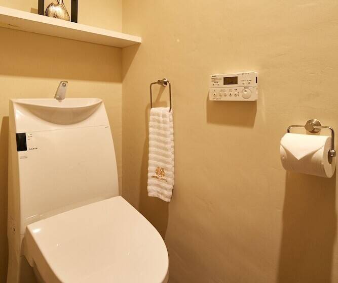 Номер Executive, Secret House Makishi