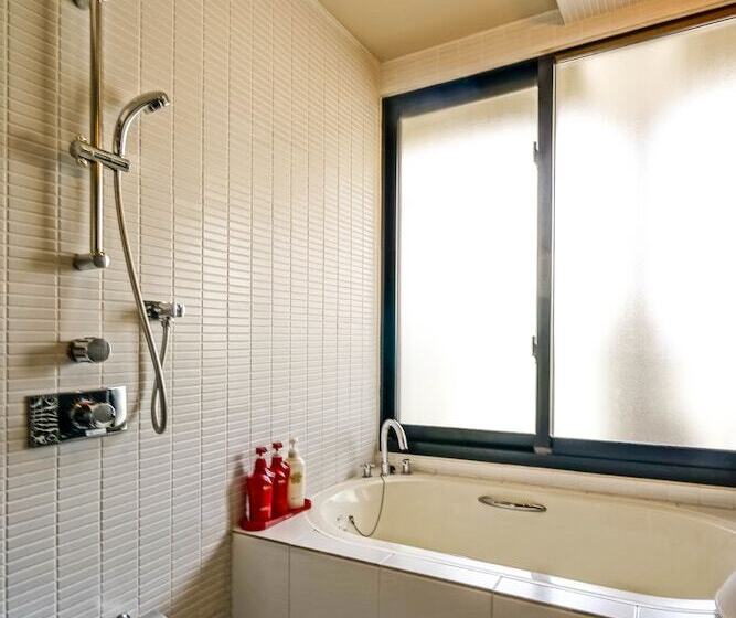 Номер Executive, Secret House Makishi