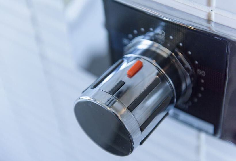 Номер Executive, Secret House Makishi