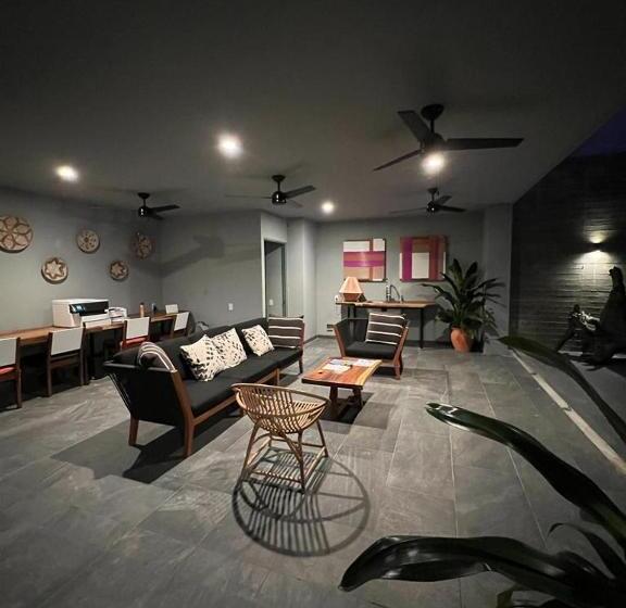 テラス付き１ベッドルームアパートメント, Biulú