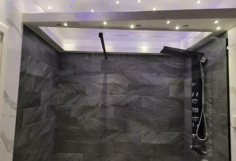 キングサイズベッドのデラックススイート, Terrace Suites Iasi