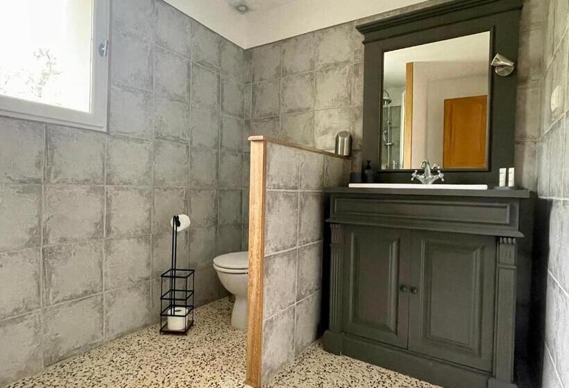 غرفة قياسية, La Serre Des Mourgues