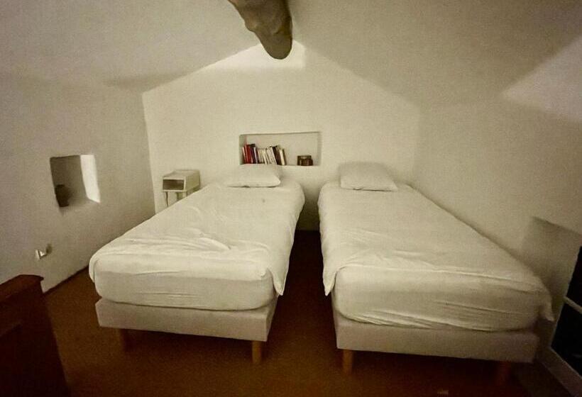 إستديو عائلى, La Serre Des Mourgues