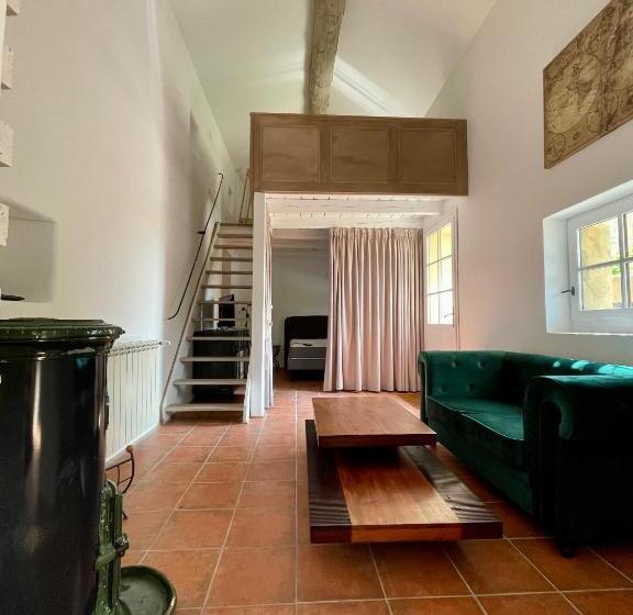 إستديو عائلى, La Serre Des Mourgues