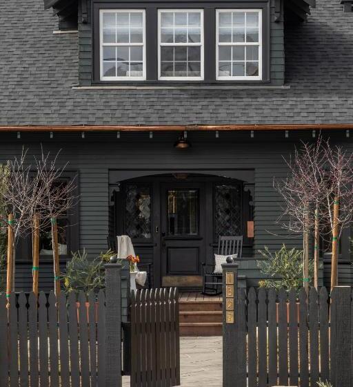 בונגלו משפחתי, The Craft House Inn