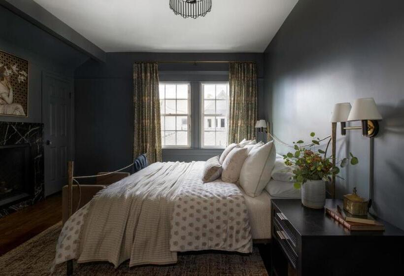 בונגלו משפחתי, The Craft House Inn