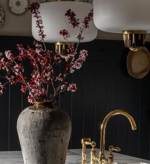 בונגלו משפחתי, The Craft House Inn