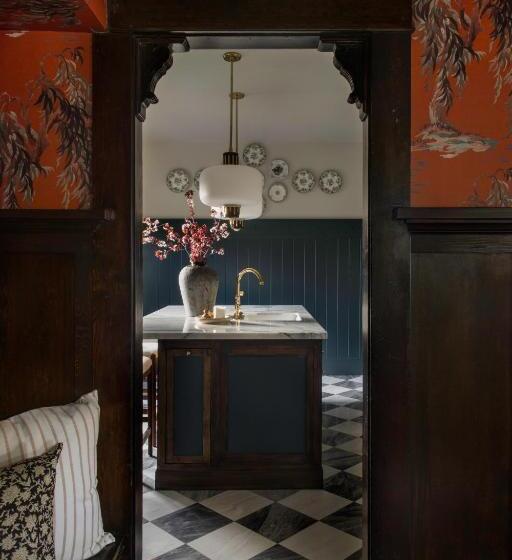 בונגלו משפחתי, The Craft House Inn