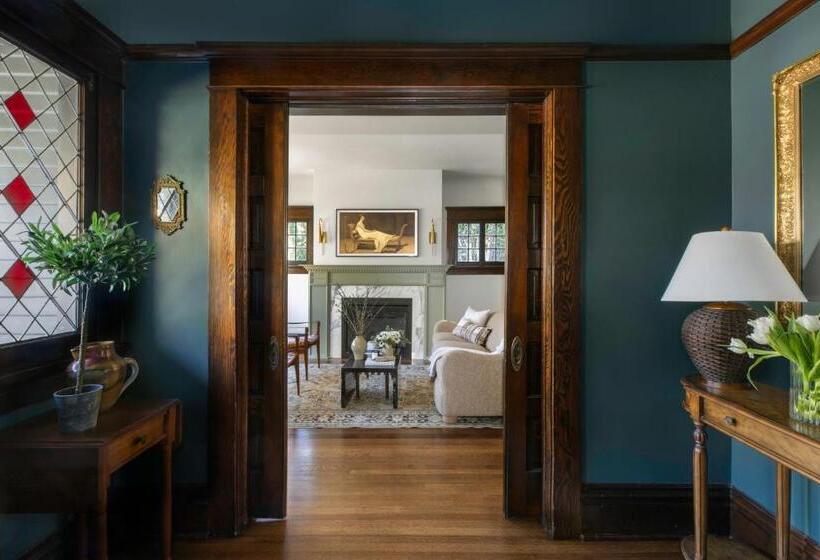 בונגלו משפחתי, The Craft House Inn