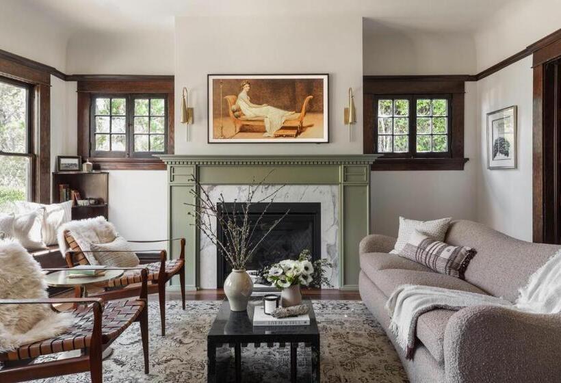 בונגלו משפחתי, The Craft House Inn