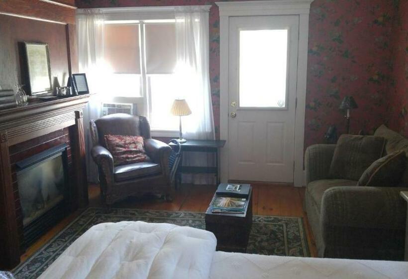 غرفة قياسية مزوَّدة بشُرفة, Harpswell Inn