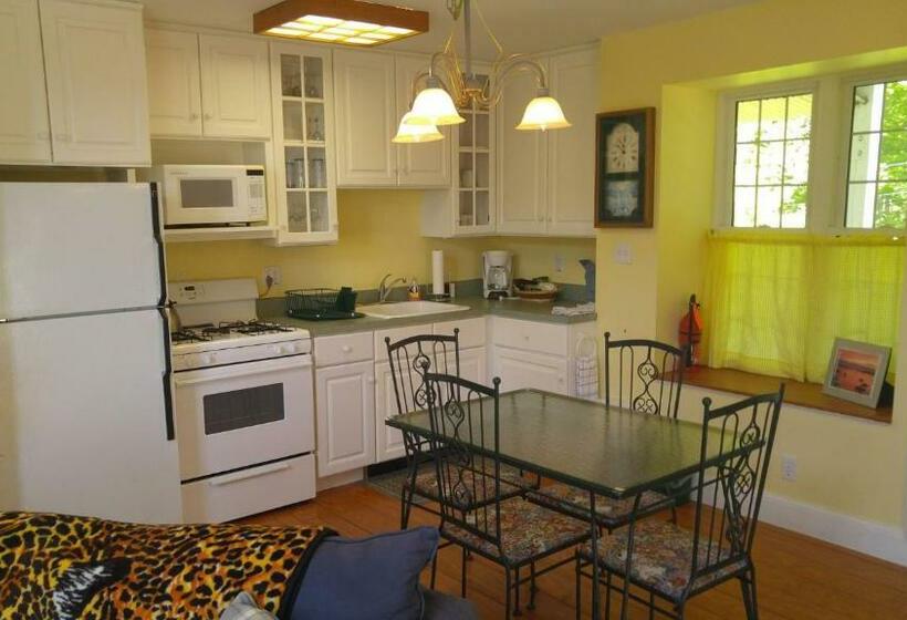 جناح سرير كينج, Harpswell Inn