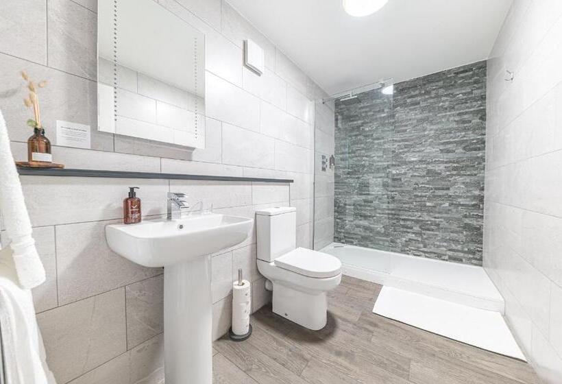 스탠다드 룸 킹사이즈 침대, Chequers Lodge  Dalton In  Furness  Self Check In