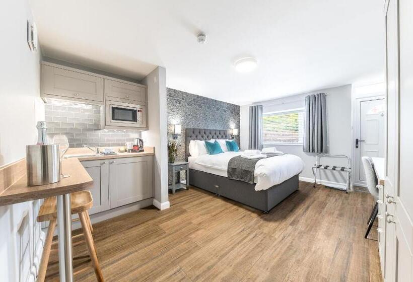 디럭스 룸 킹사이즈 침대, Chequers Lodge  Dalton In  Furness  Self Check In